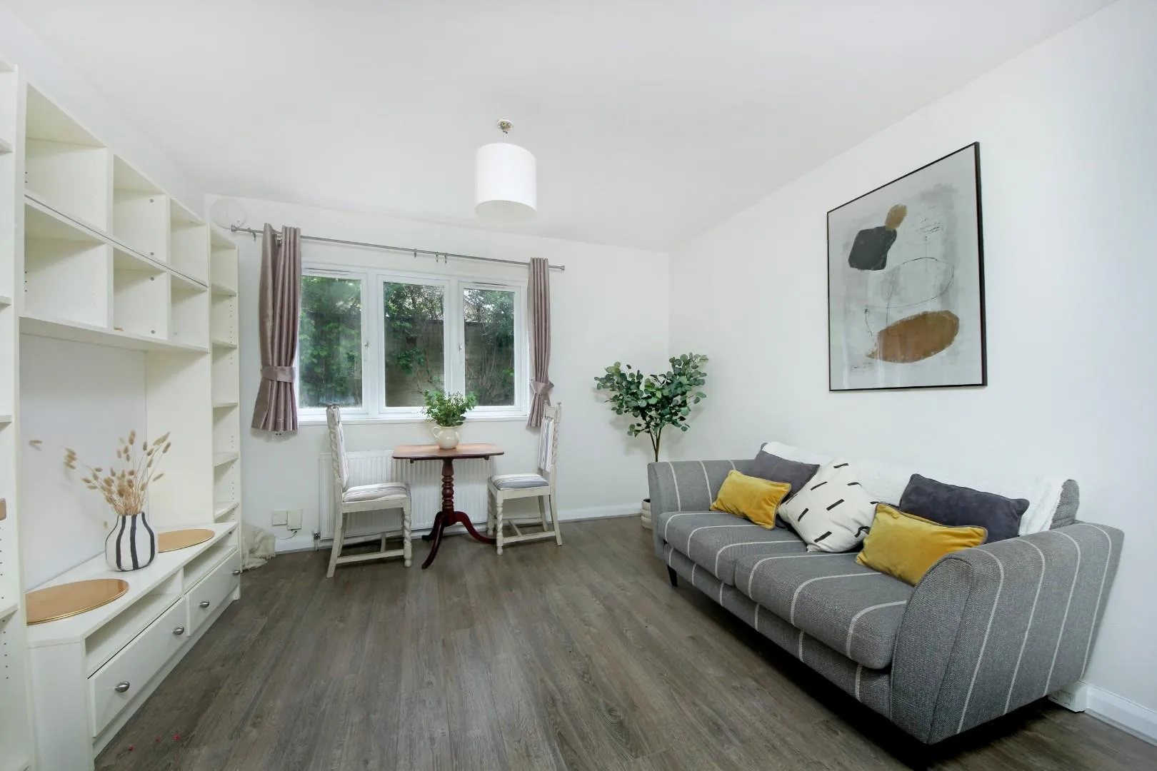 Flat Castlebar Mews in Greater London