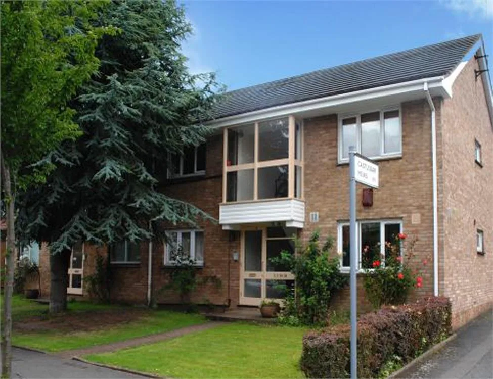 Flat Castlebar Mews in Greater London