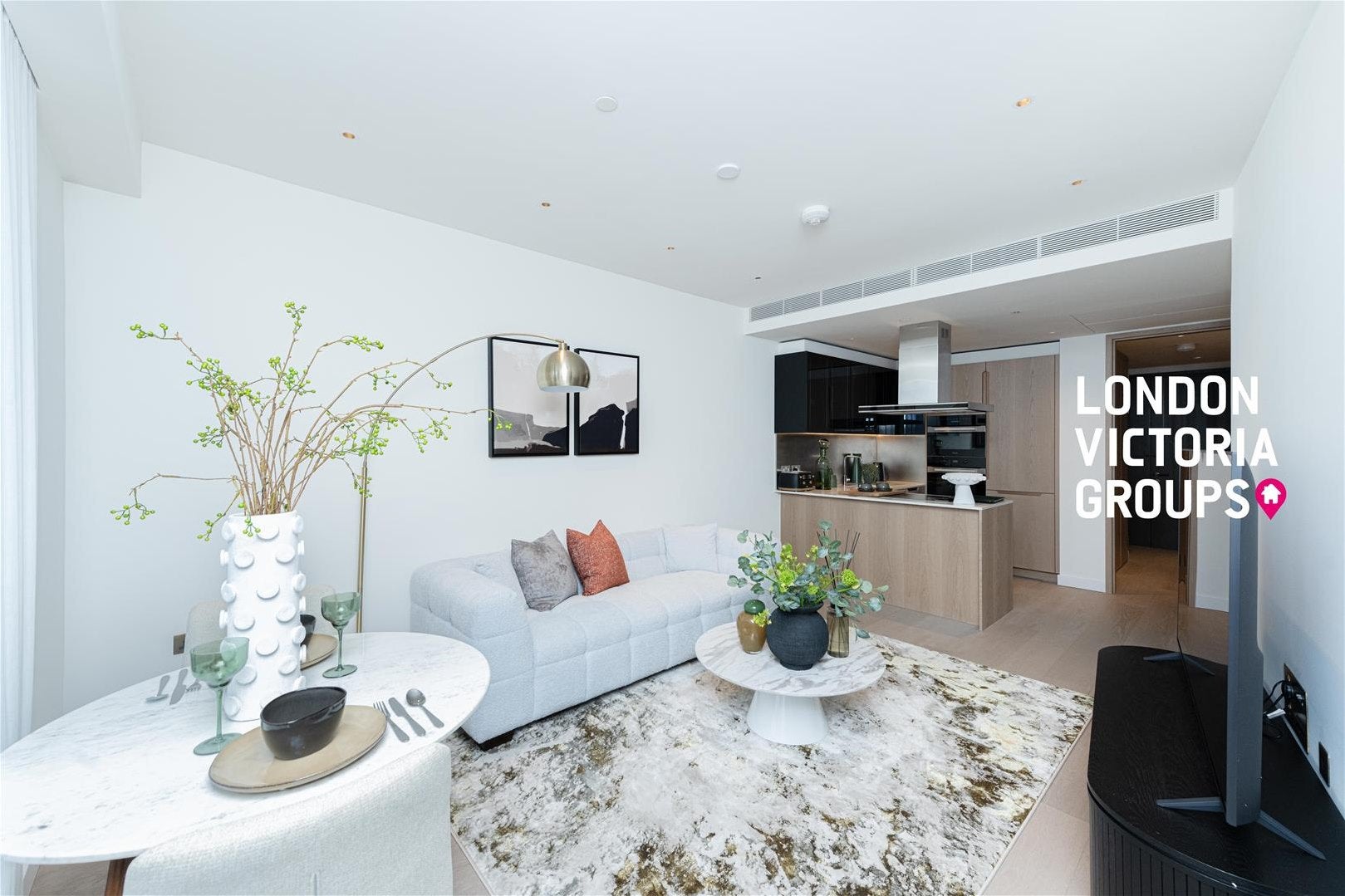 Flat Nine Elms Lane in Greater London