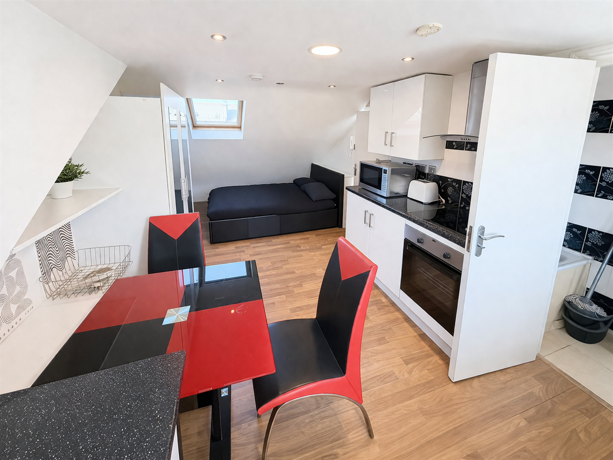 Flat West End Lane in Greater London