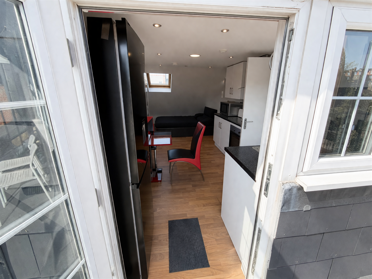 Flat West End Lane in Greater London