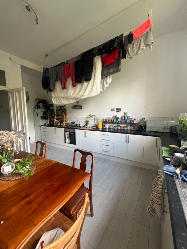 Room Stanmore Road in Glasgow