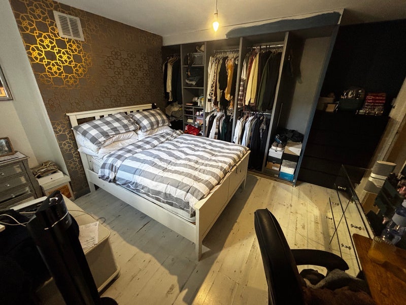 Room Campbell Road in Greater London