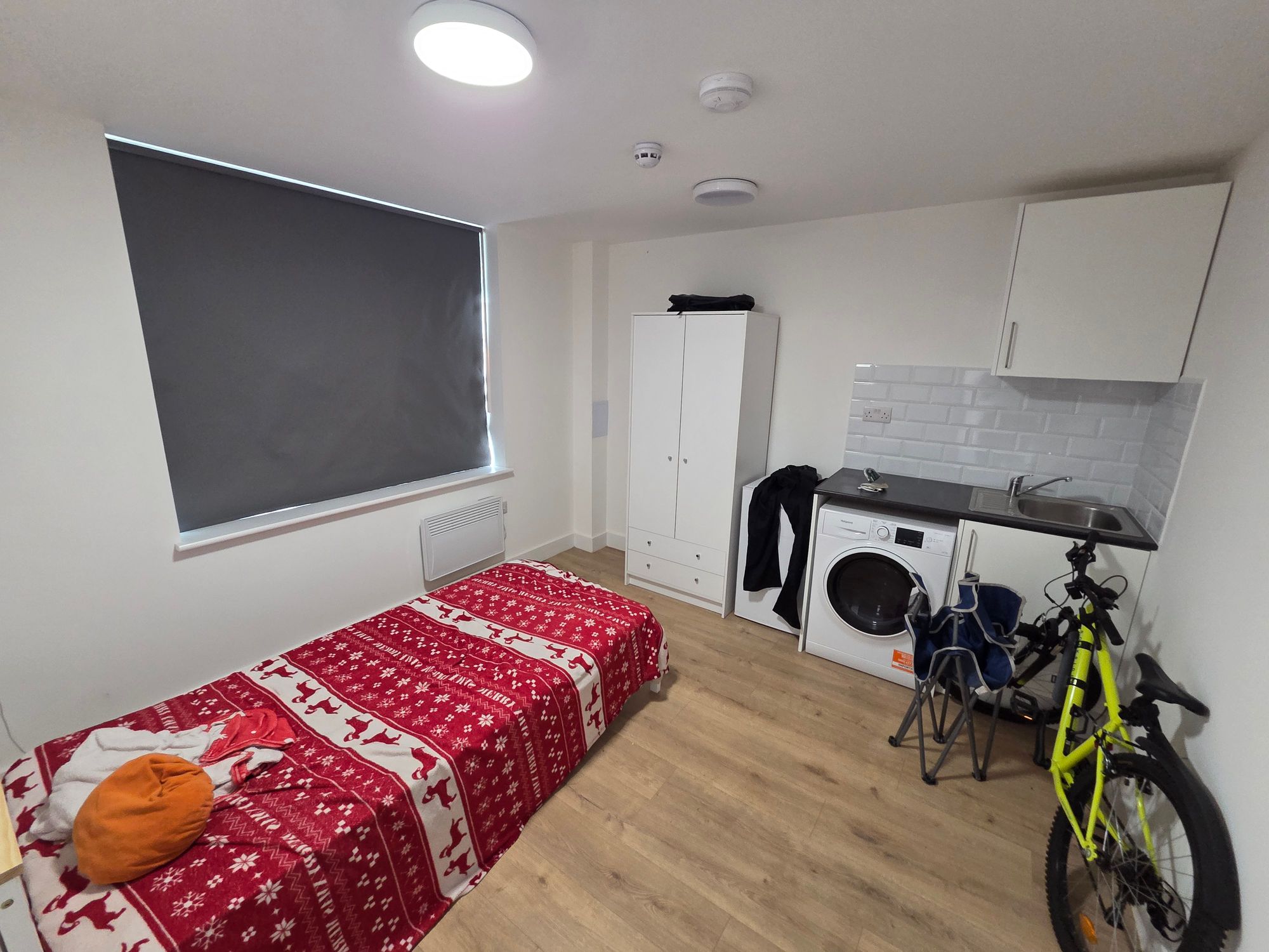 Room Nimrod Road in Greater London