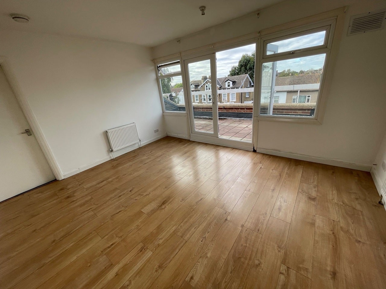 Flat Selhurst Road in Greater London