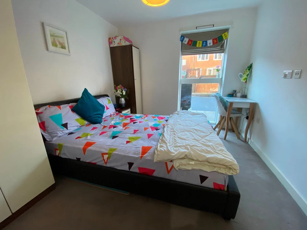 Flat Rossett Way in Greater London