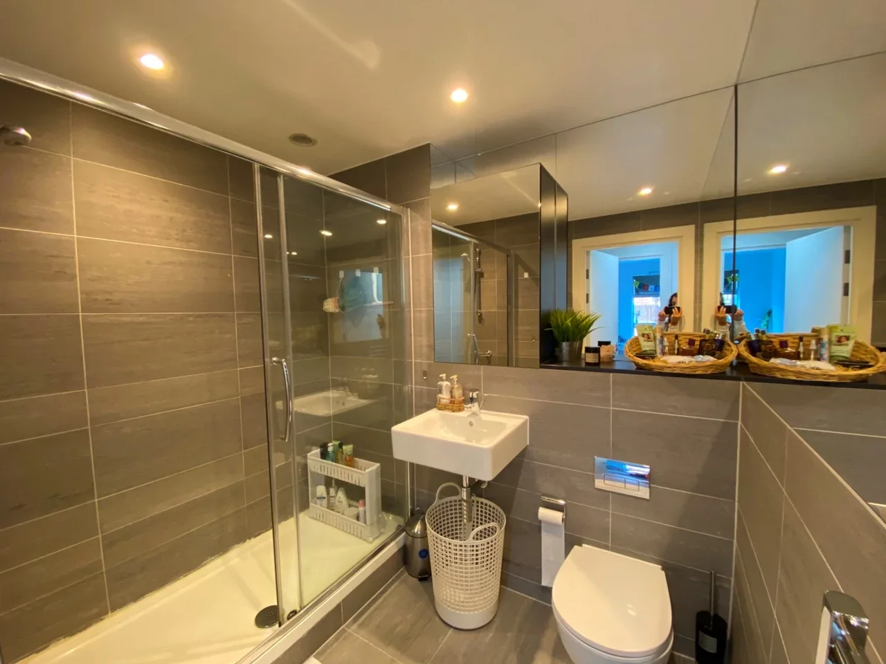 Flat Rossett Way in Greater London