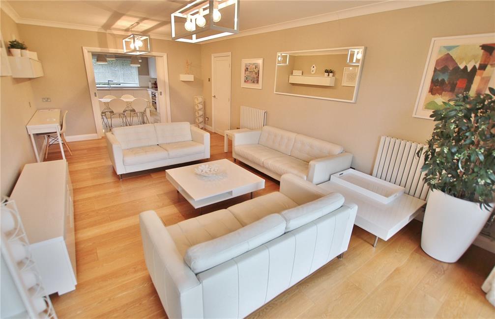 Flat Cefn Coed Gardens in Cardiff