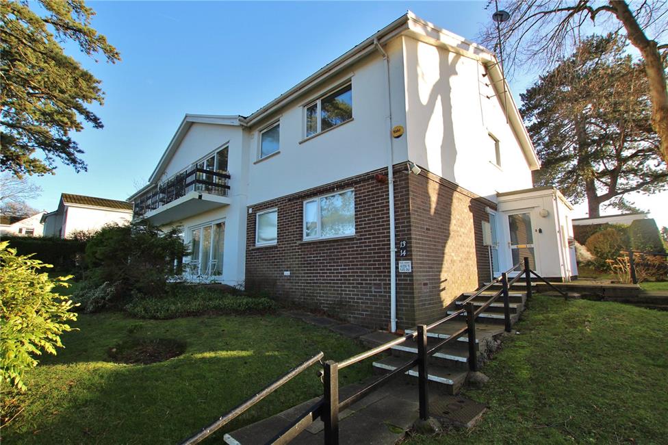 Flat Cefn Coed Gardens in Cardiff