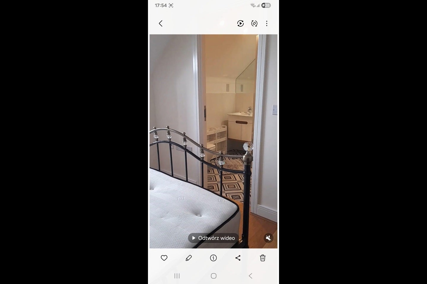 Room Ambleside Avenue in Walton-on-Thames