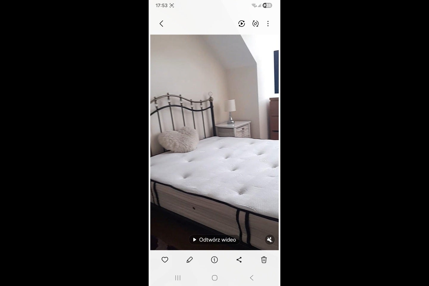 Room Ambleside Avenue in Walton-on-Thames
