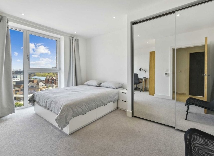 Flat Blackfriars Road in Greater London
