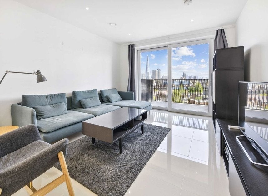 Flat Blackfriars Road in Greater London