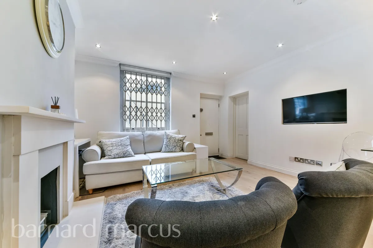 Flat Coleherne Mews in Greater London