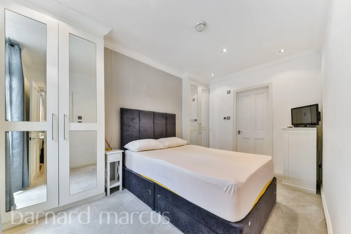 Flat Coleherne Mews in Greater London