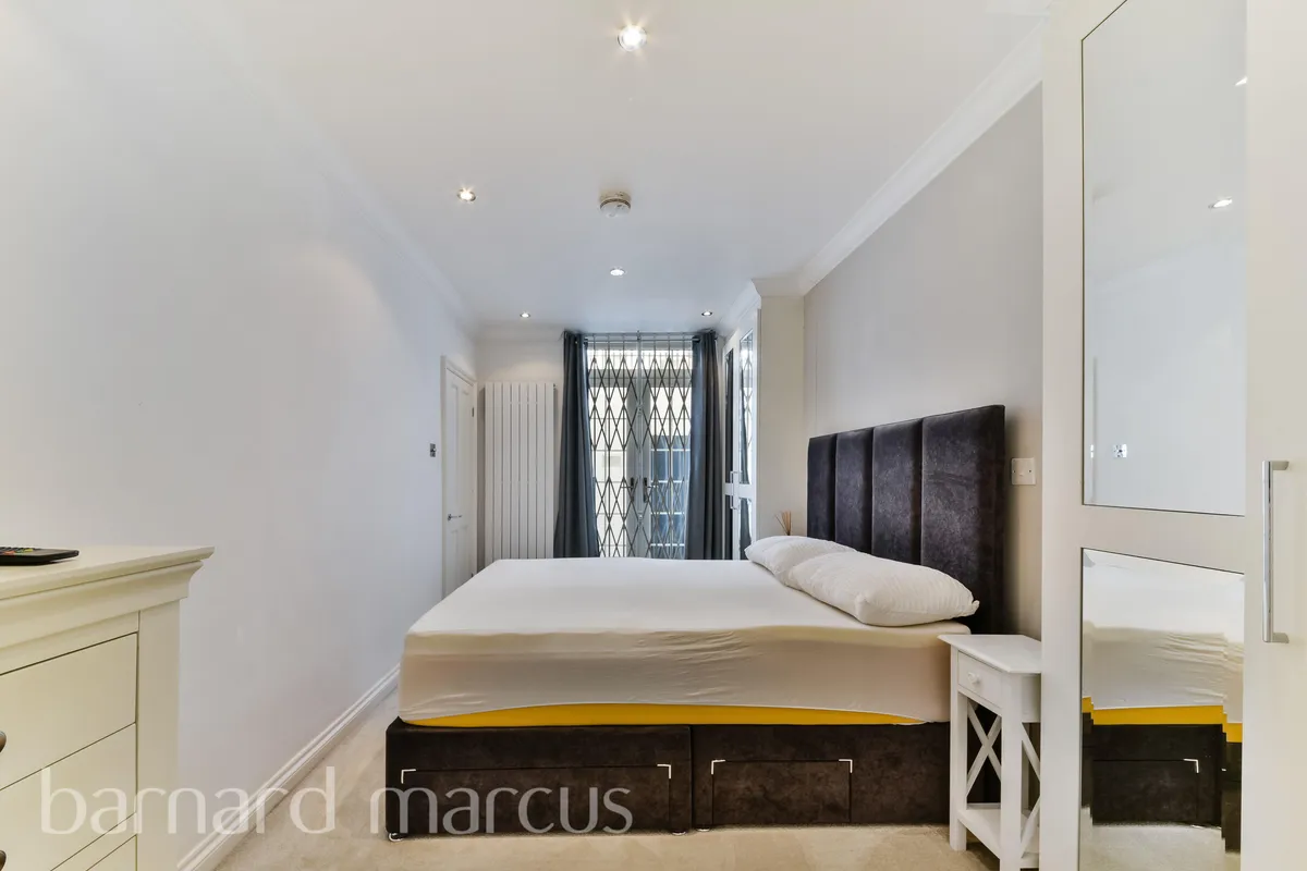 Flat Coleherne Mews in Greater London