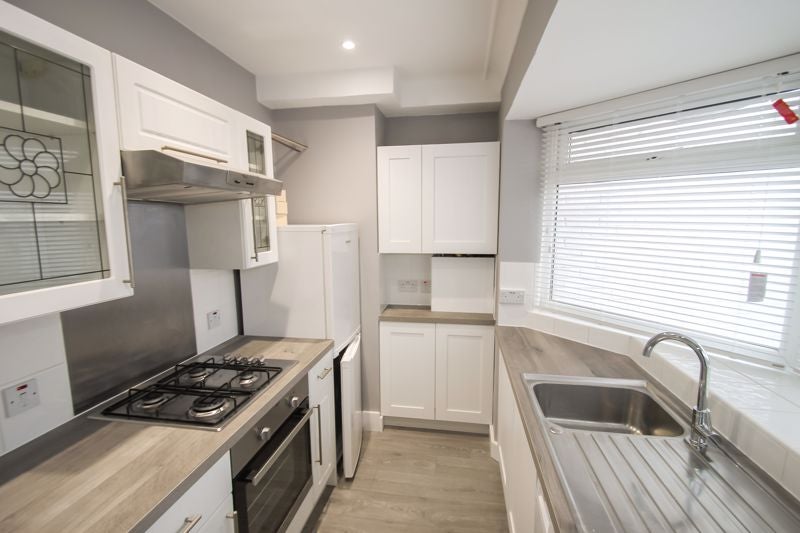 Room Kingsmead Drive in Greater London