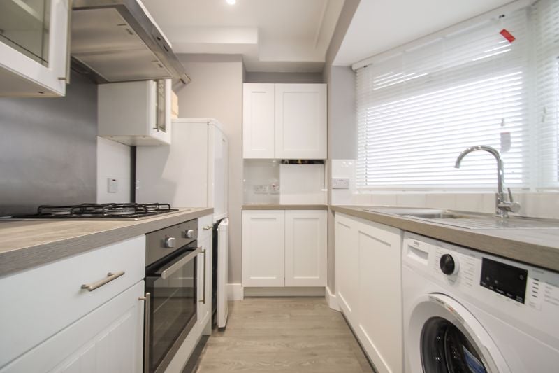Room Kingsmead Drive in Greater London