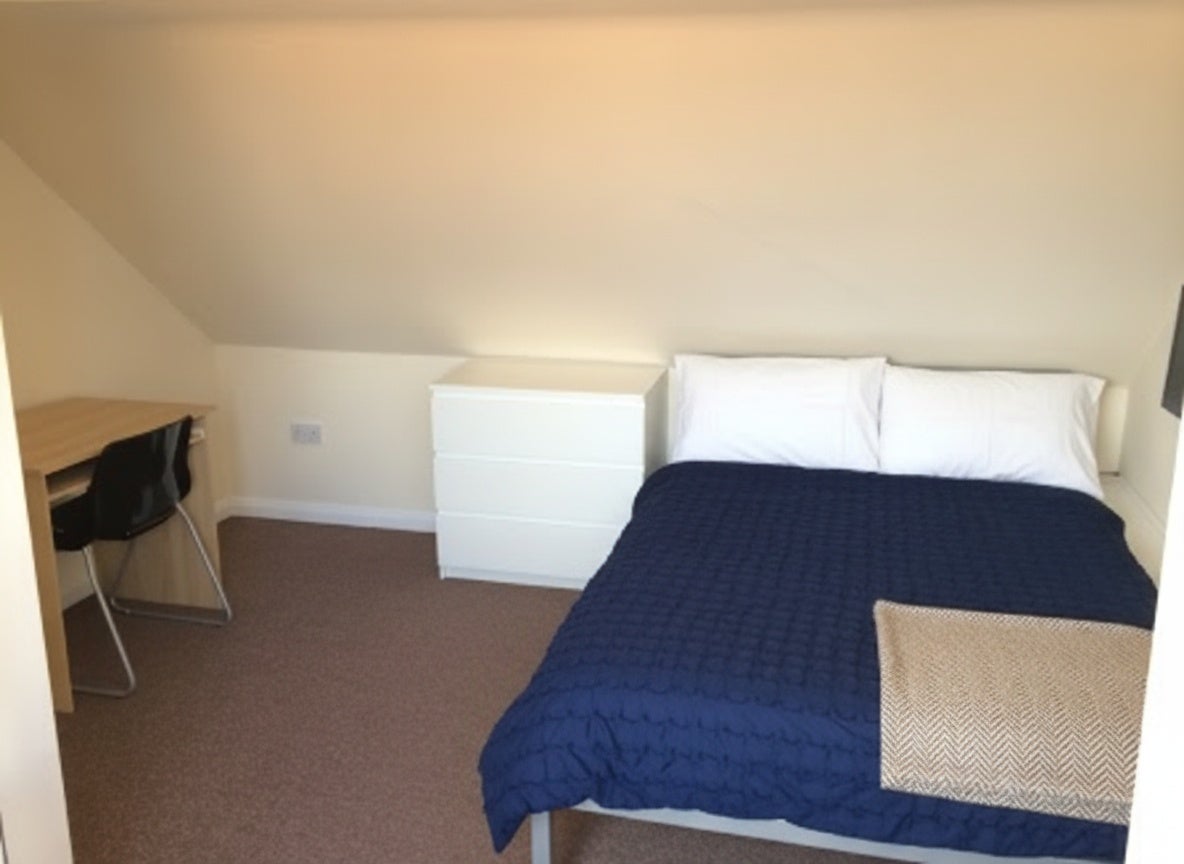 Room Rolleston Drive in Nottingham