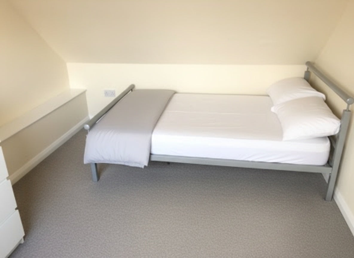 Room Rolleston Drive in Nottingham