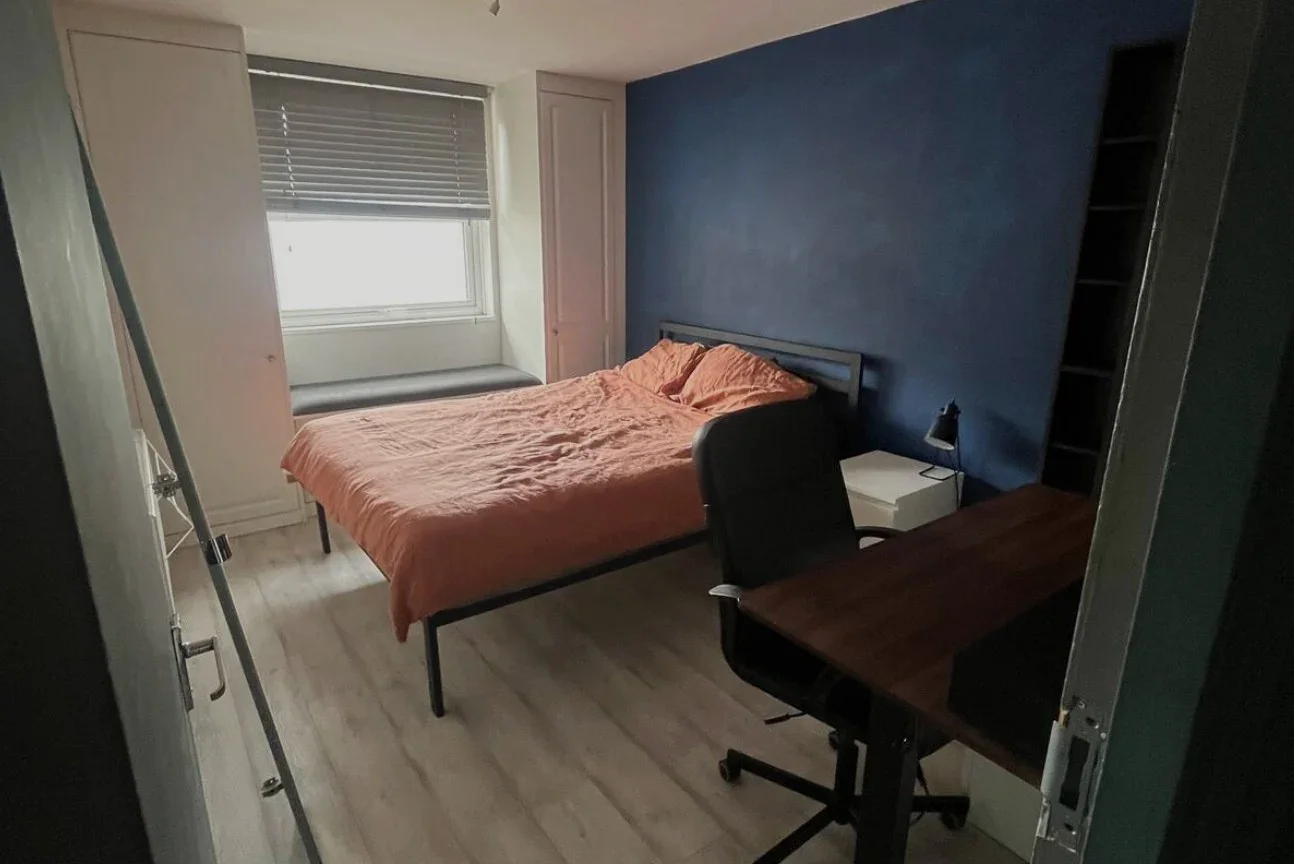 Room Somerleyton Road in Greater London