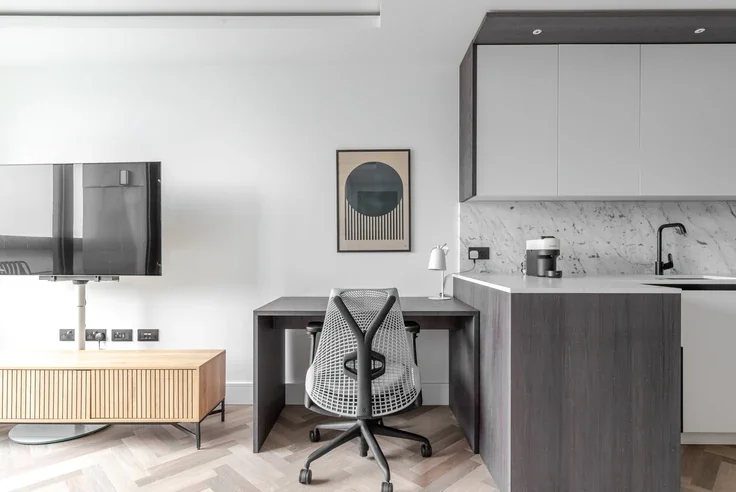 Flat Sawyer Street in Greater London