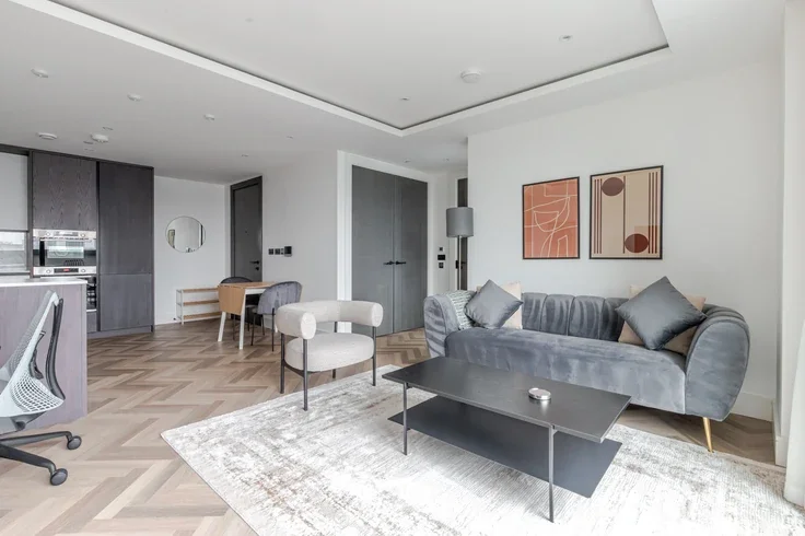 Flat Sawyer Street in Greater London