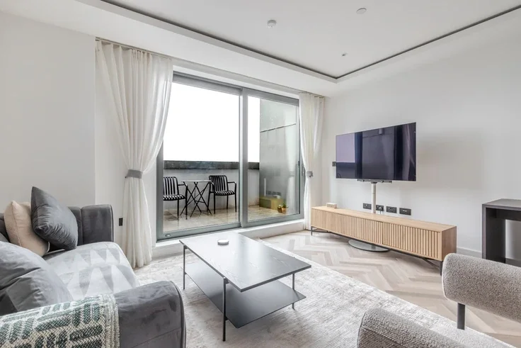 Flat Sawyer Street in Greater London
