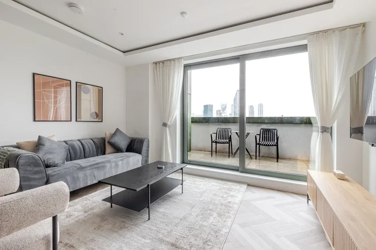 Flat Sawyer Street in Greater London