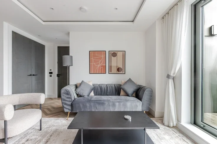 Flat Sawyer Street in Greater London