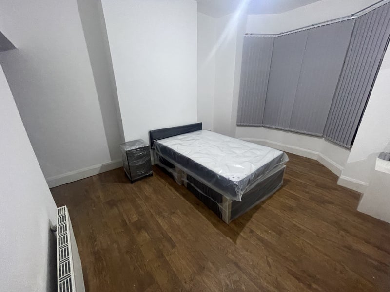 Room Francis Road in Birmingham