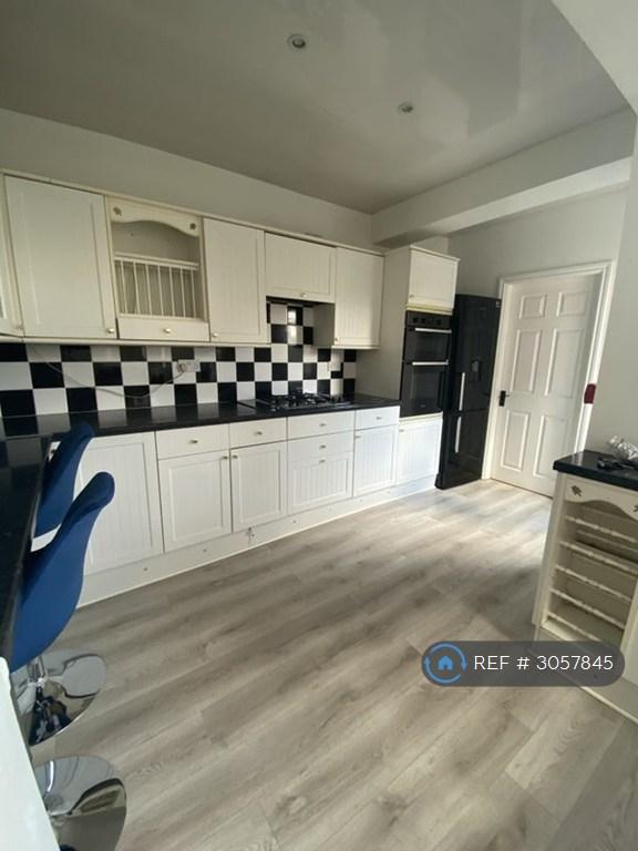 Room Hasland Road in Chesterfield