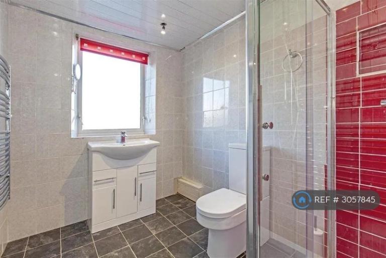 Room Hasland Road in Chesterfield
