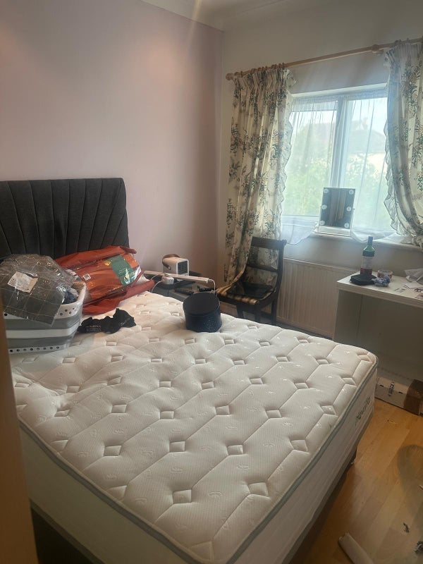 Room Grove Road in Greater London