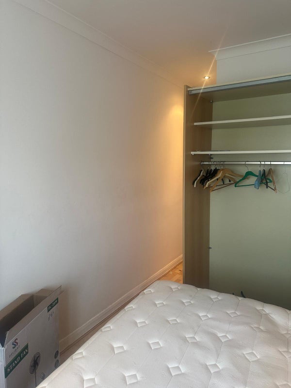 Room Grove Road in Greater London