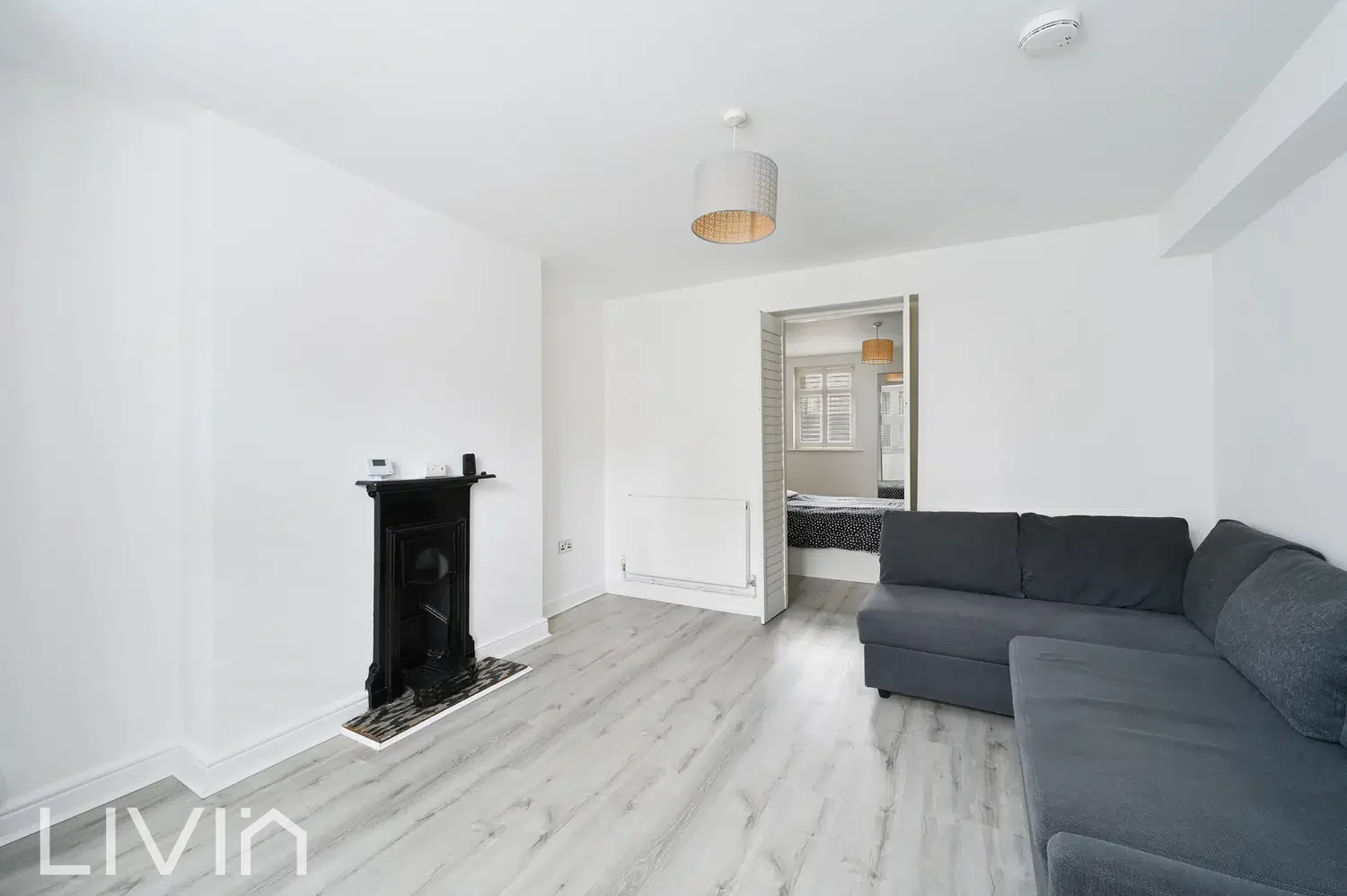 Flat Rectory Grove in Greater London