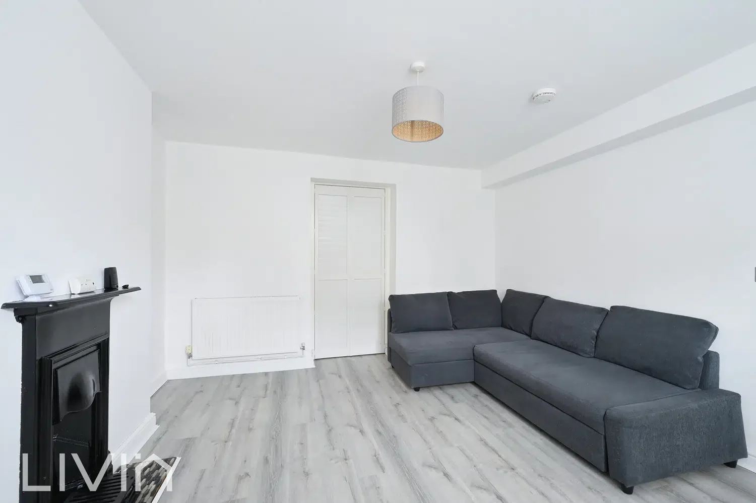 Flat Rectory Grove in Greater London