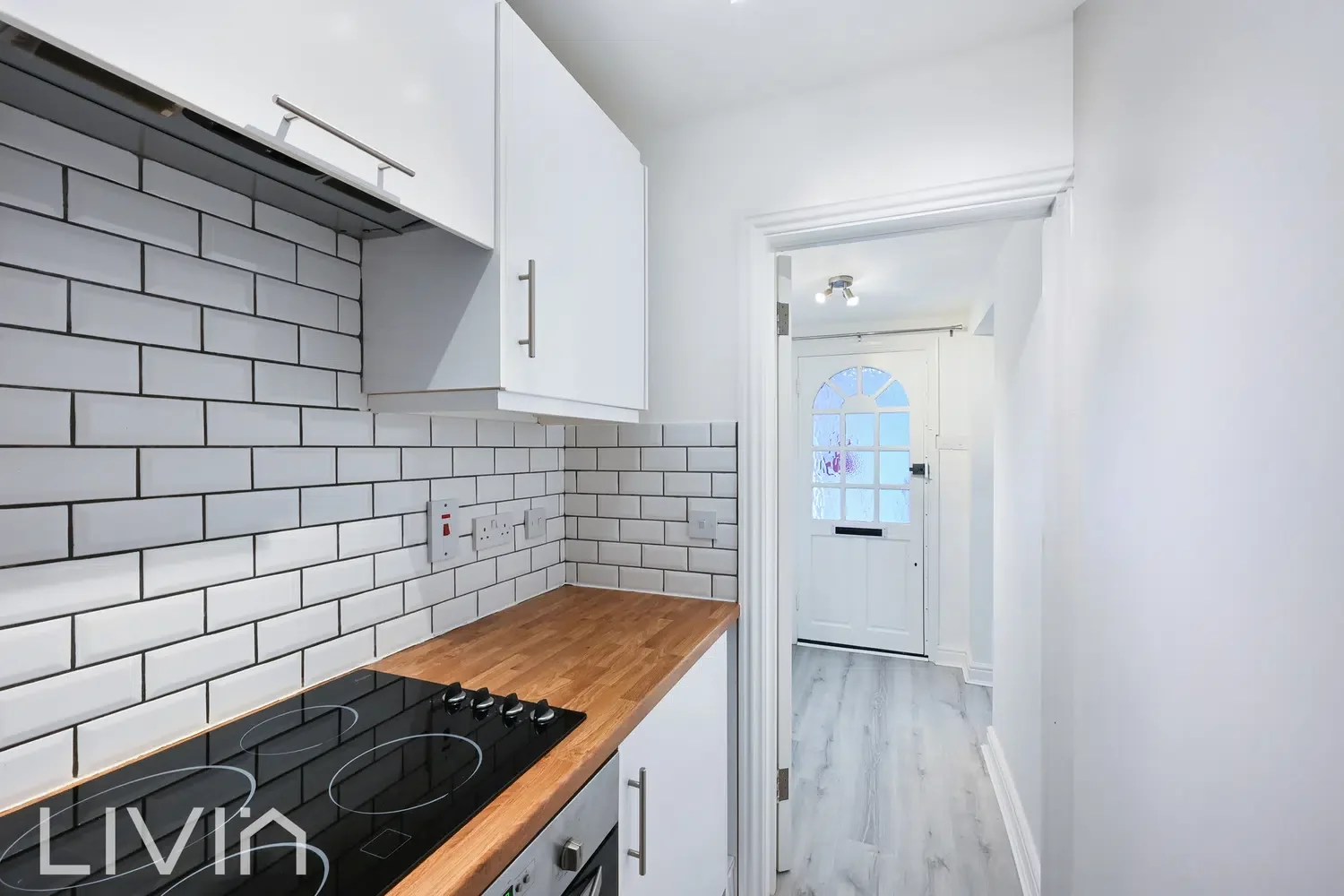 Flat Rectory Grove in Greater London