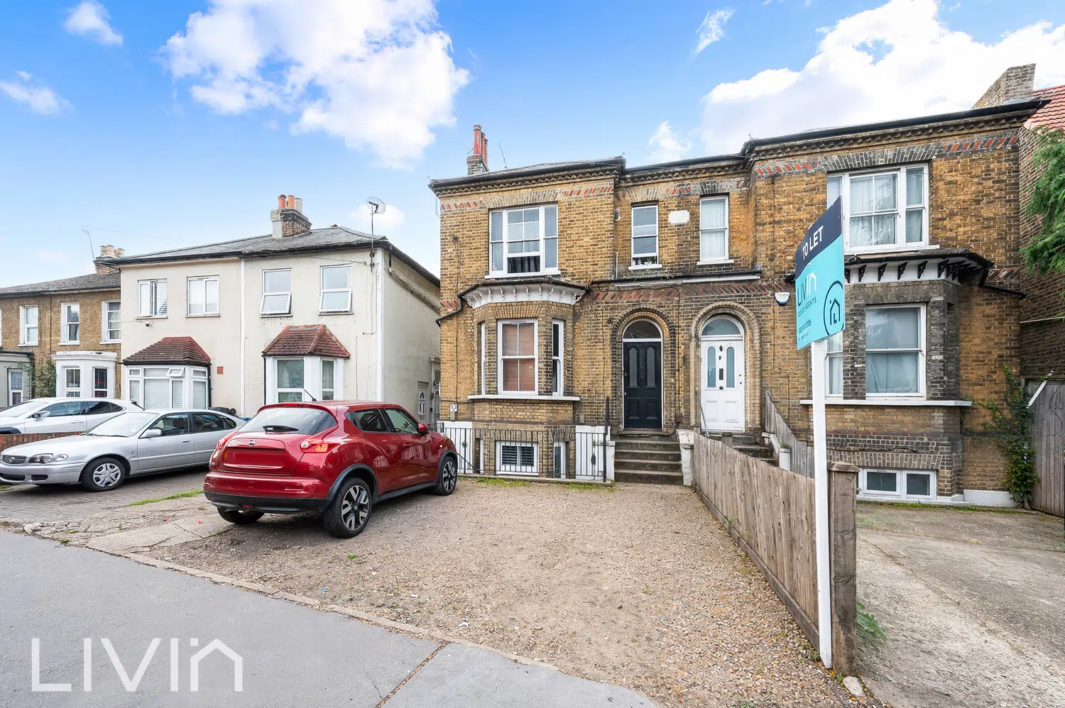 Flat Rectory Grove in Greater London
