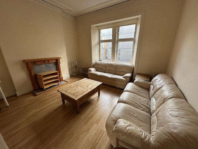 Flat Cathcart Road in Glasgow