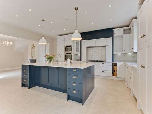 House Home Farm Close in Elmbridge