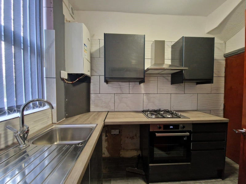 House Harlech Crescent in Leeds
