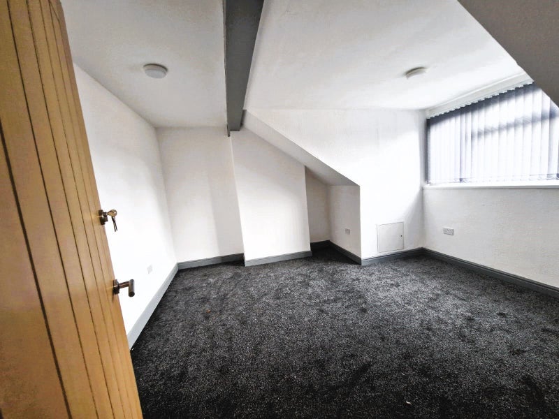 House Harlech Crescent in Leeds