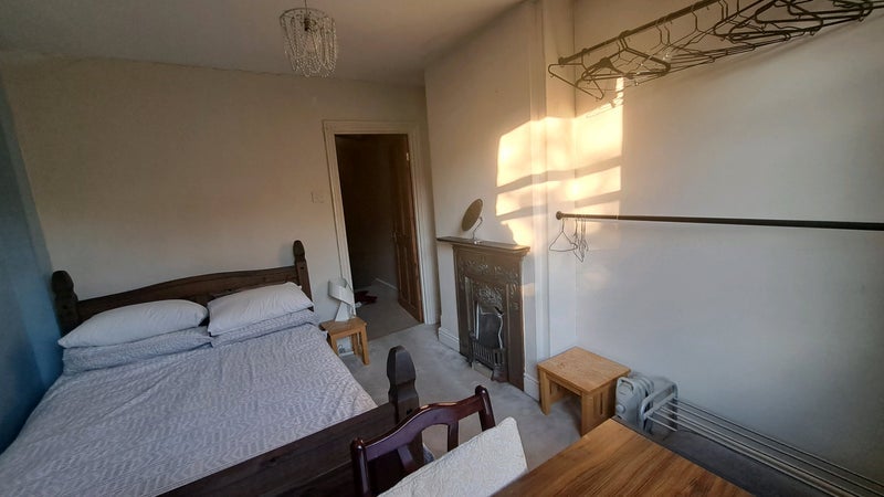 Room Lebanon Road in Greater London