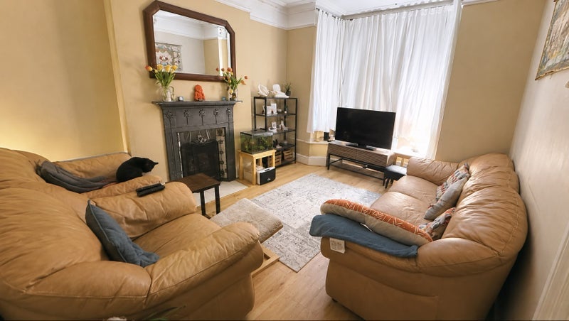 Room Lebanon Road in Greater London