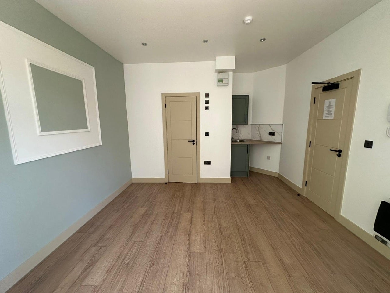 Flat Eastworth Road in Borough of Runnymede