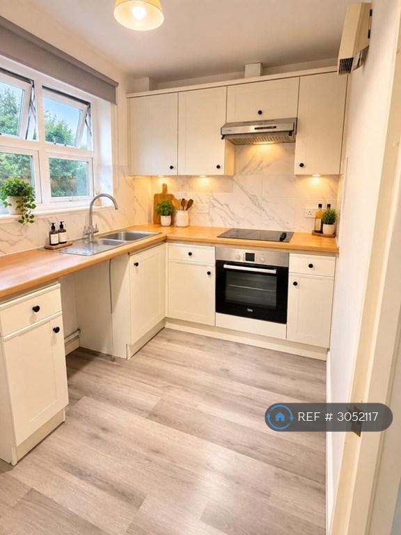 Flat Fairfax Road in Greater London