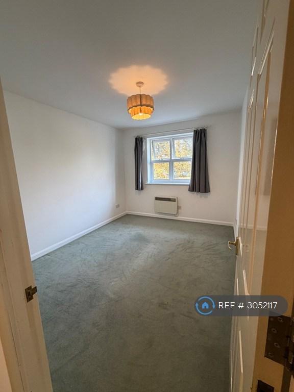 Flat Fairfax Road in Greater London
