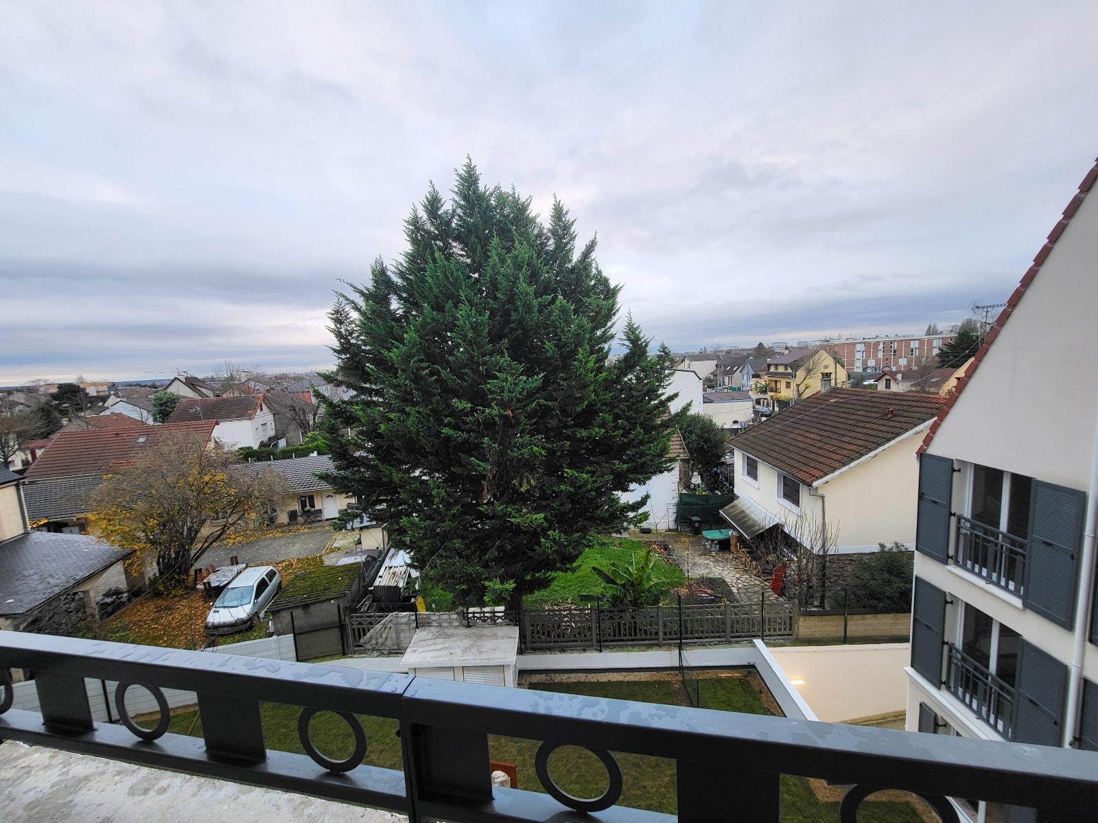 Flat Avenue Paul Vaillant-Couturier in Le Blanc-Mesnil