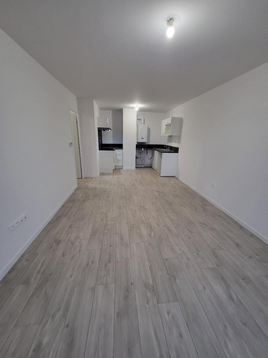 Flat Avenue Paul Vaillant-Couturier in Le Blanc-Mesnil